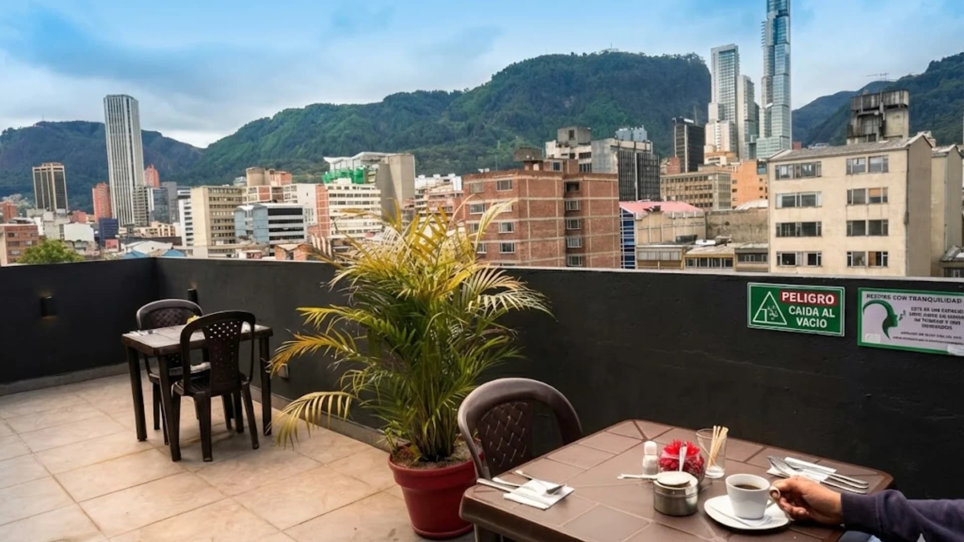 Hotel Saana 13 Background